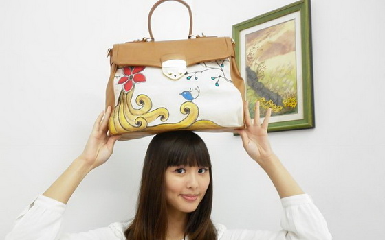Hand painting bags